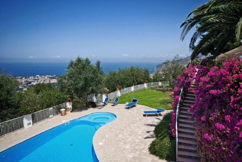 Colli Di Fontanelle Apartment Sleeps 6 Pool Air Con Exterior photo